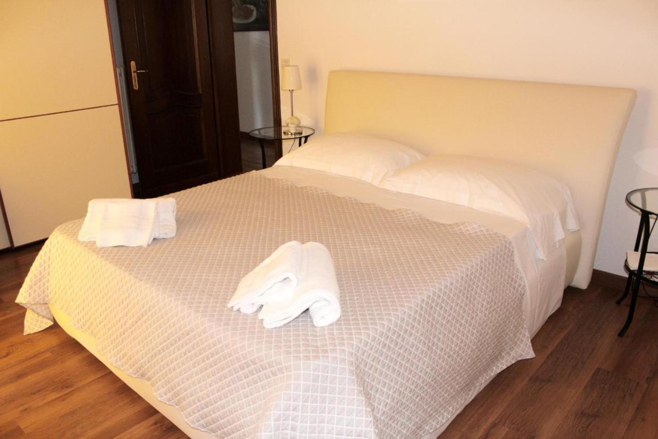 Casanova Appartement Alba  Buitenkant foto